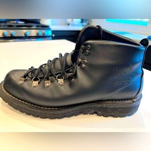 Danner Mountain Light men’s boots - Size 10.5 - excellent condition
